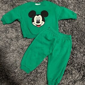 Axel and Rose Christmas outfit